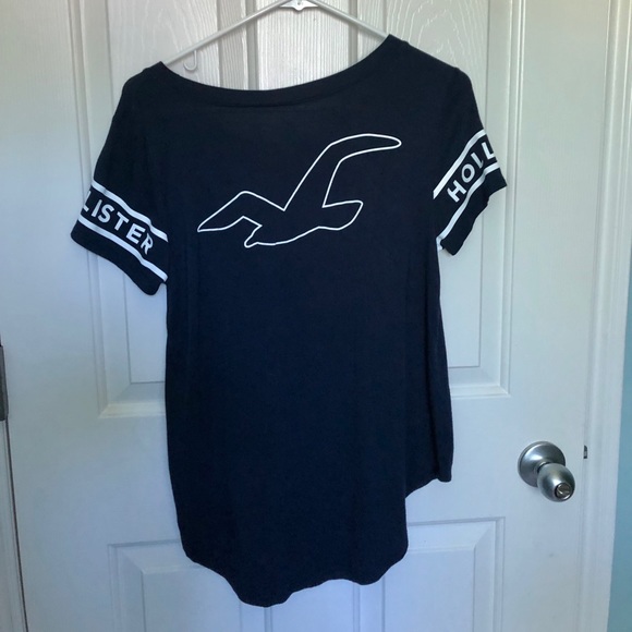 a hollister, super soft tee! - Picture 2 of 2